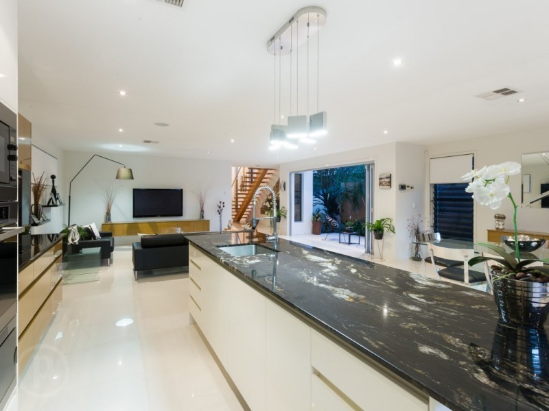 20 David Street, Tennyson QLD 4105