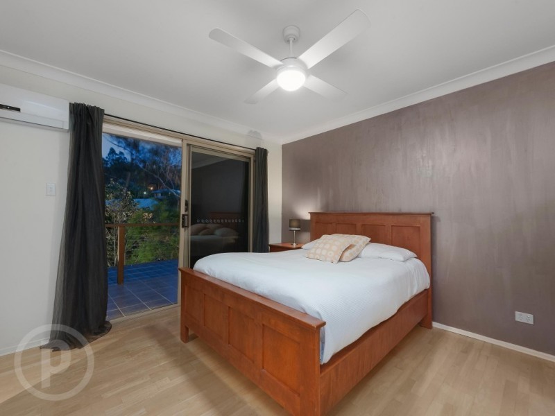 8 Sherborne Place, Chapel Hill QLD 4069
