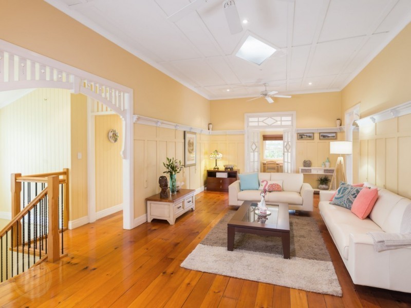 11 Prospect Terrace, St Lucia QLD 4067