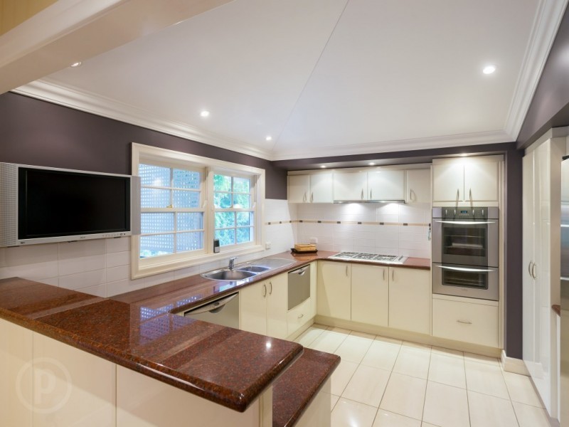 11 Prospect Terrace, St Lucia QLD 4067