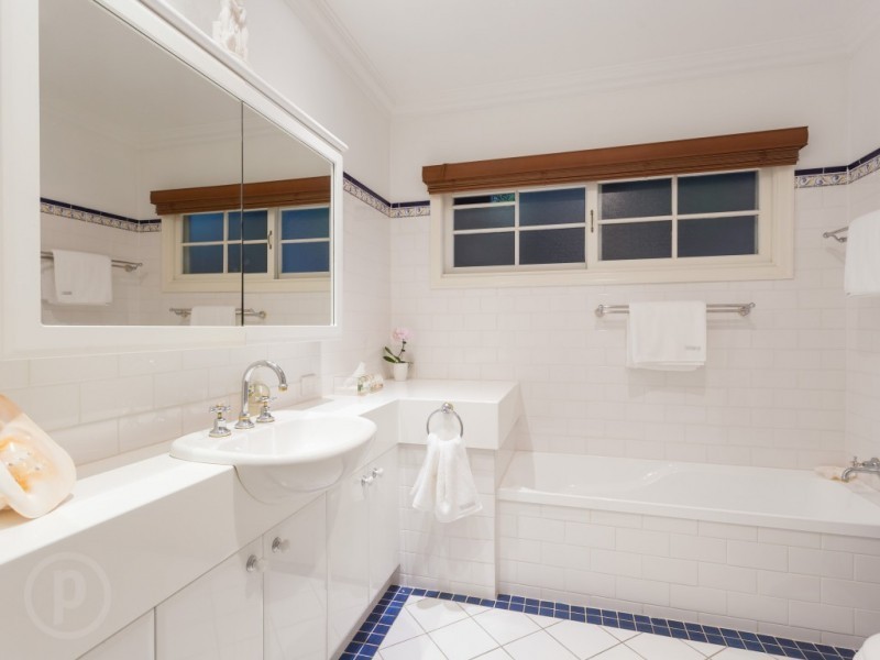 11 Prospect Terrace, St Lucia QLD 4067