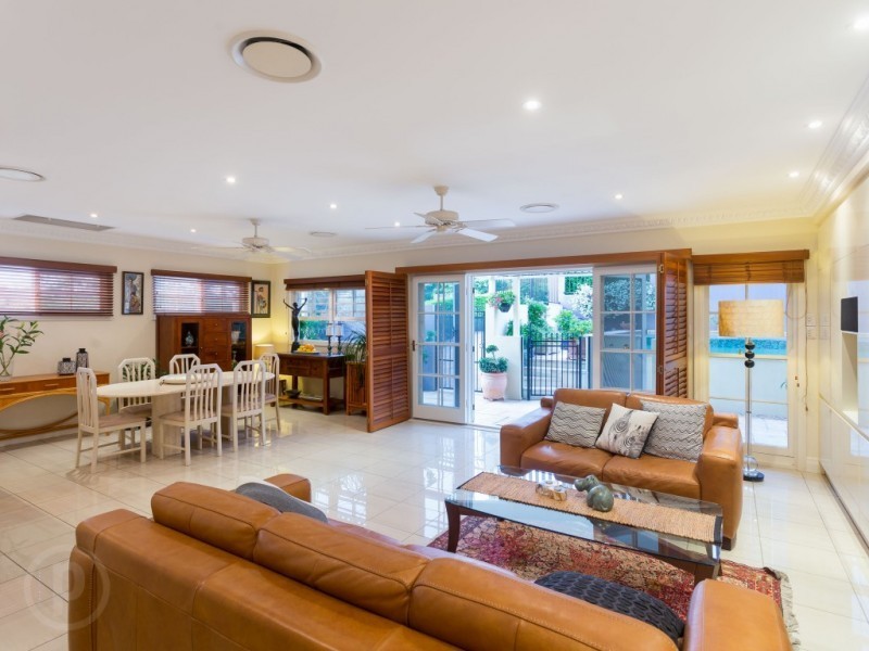 11 Prospect Terrace, St Lucia QLD 4067