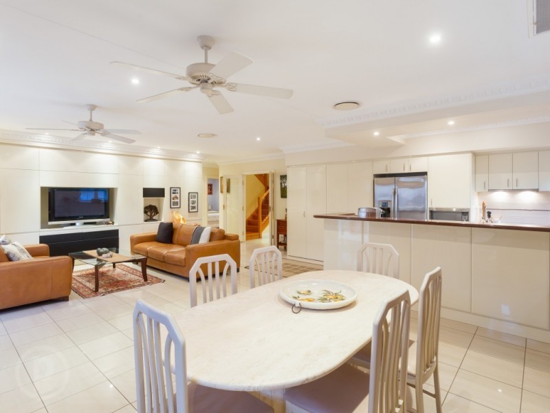 11 Prospect Terrace, St Lucia QLD 4067