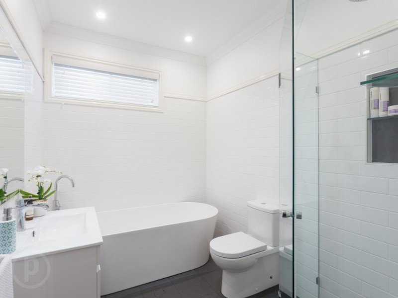 77 Lilly Street, Sherwood QLD 4075