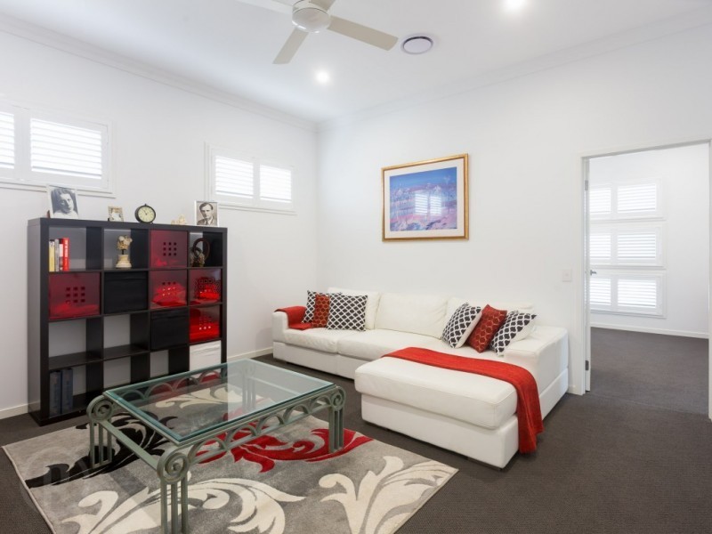 131 Graceville Avenue, Graceville QLD 4075