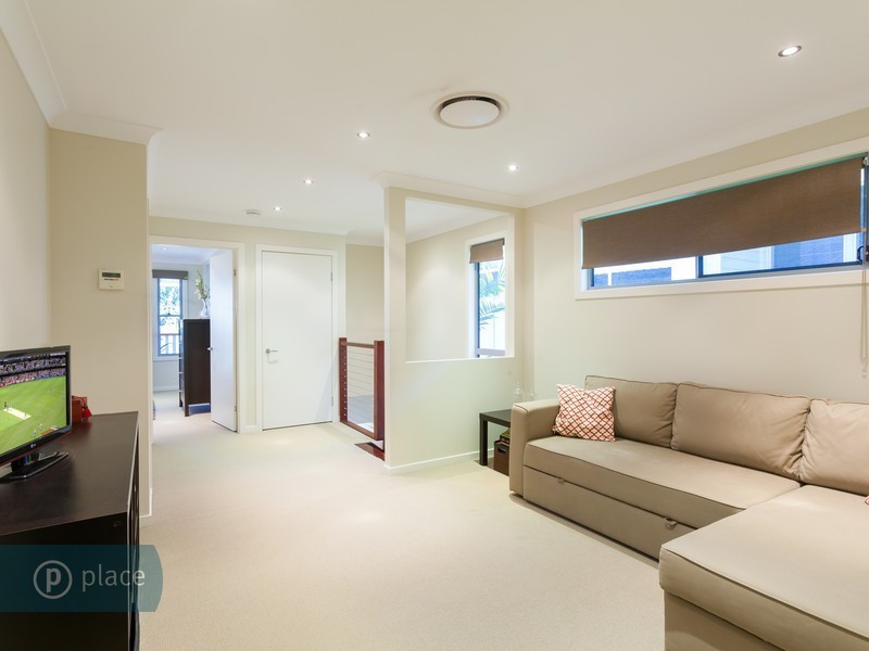 32 Strong Ave, Graceville QLD 4075