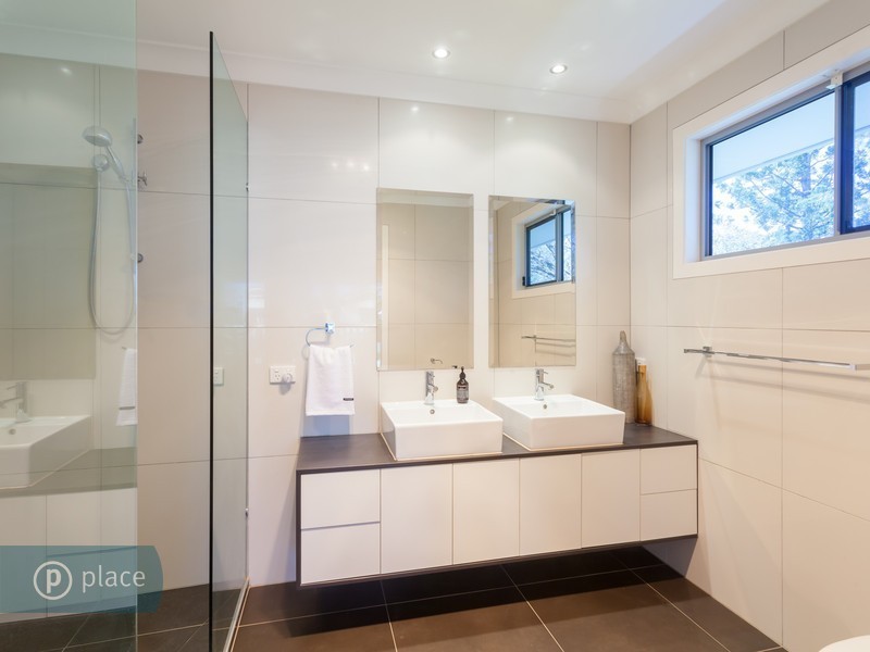 32 Strong Ave, Graceville QLD 4075