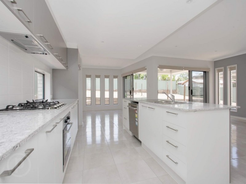 809 Oxley Road, Corinda QLD 4075