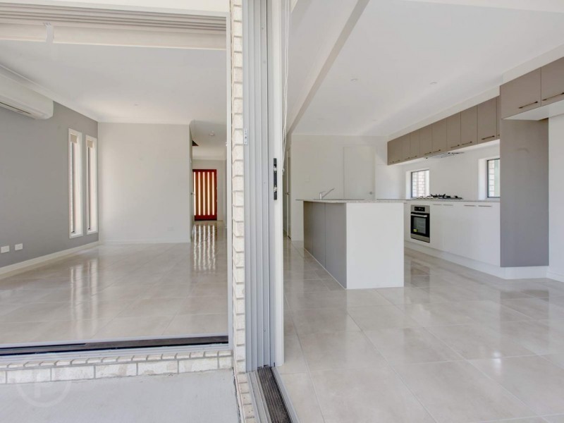 809 Oxley Road, Corinda QLD 4075