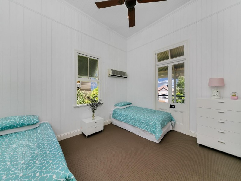 35 Thallon Street, Sherwood QLD 4075