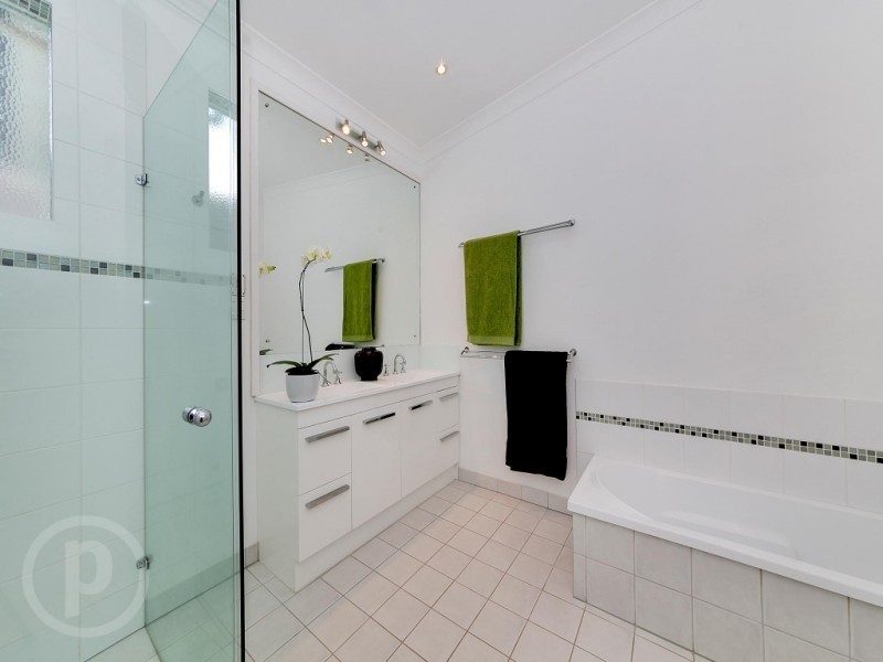 35 Thallon Street, Sherwood QLD 4075