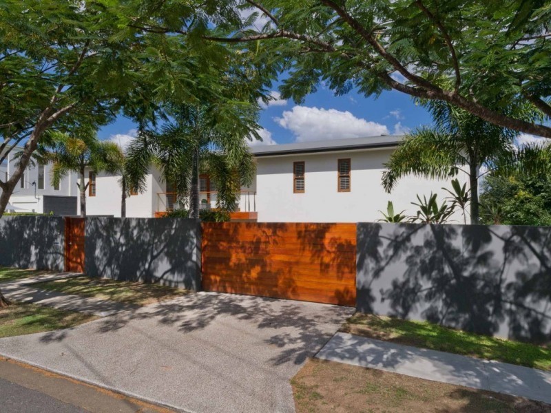 42 King Arthur Terrace, Tennyson QLD 4105