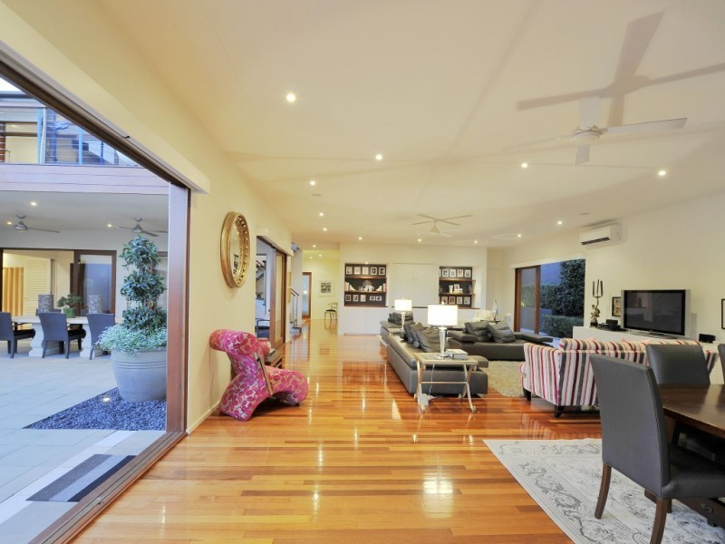 42 King Arthur Terrace, Tennyson QLD 4105