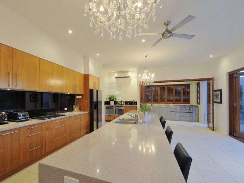 42 King Arthur Terrace, Tennyson QLD 4105