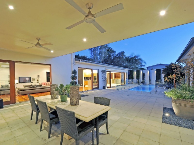 42 King Arthur Terrace, Tennyson QLD 4105