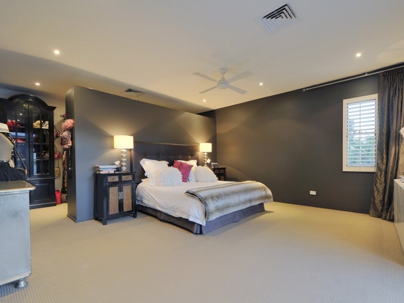 42 King Arthur Terrace, Tennyson QLD 4105