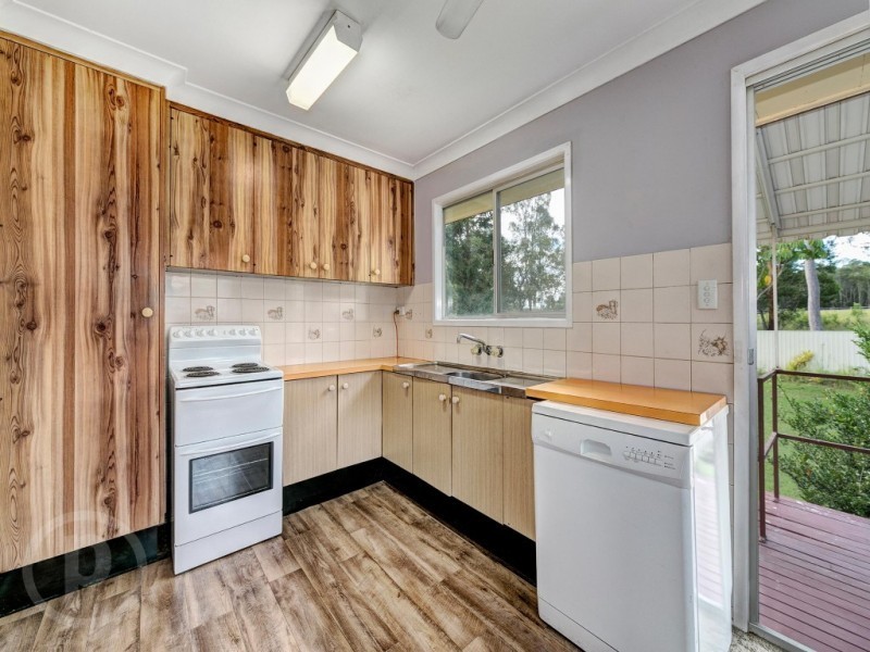 7 Ron Street, Camira QLD 4300