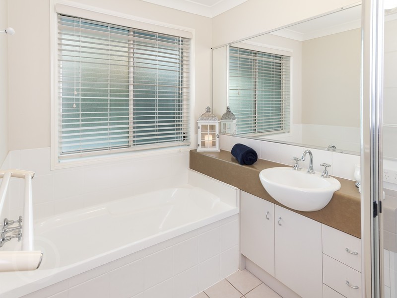 12 Tancred Place, Bellbowrie QLD 4070