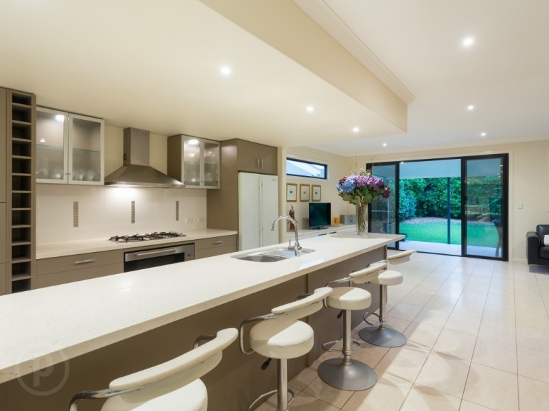 19 Merlin Street, Tennyson QLD 4105