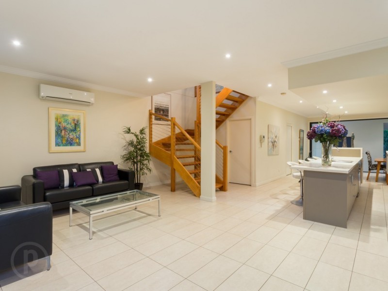 19 Merlin Street, Tennyson QLD 4105