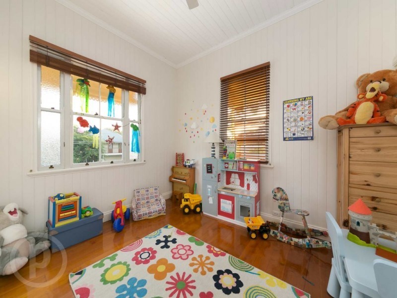 26 Graceville Avenue, Graceville QLD 4075