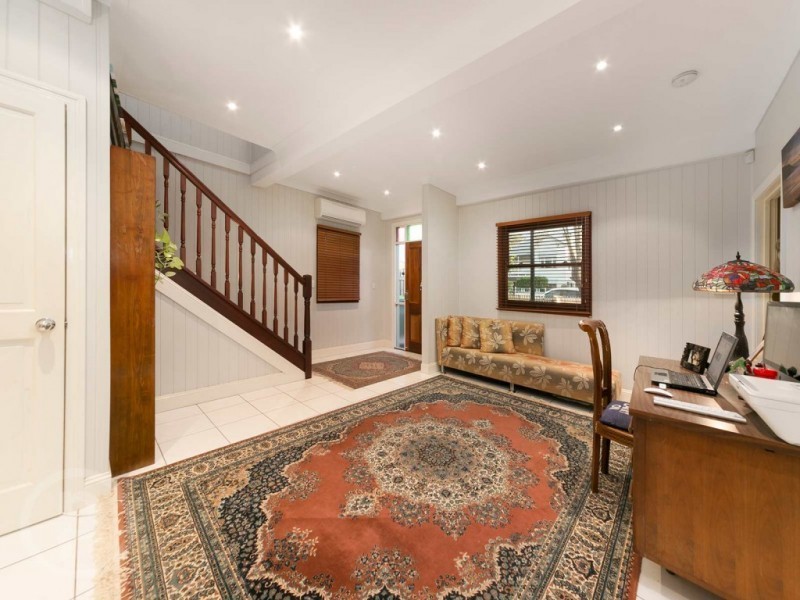 26 Graceville Avenue, Graceville QLD 4075