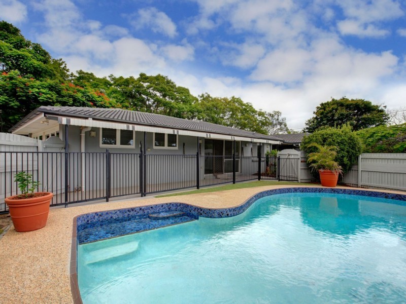 5 Strathburn Street, Oxley QLD 4075