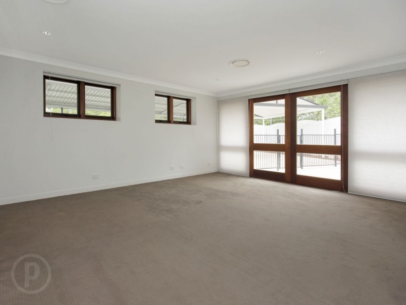 5 Strathburn Street, Oxley QLD 4075