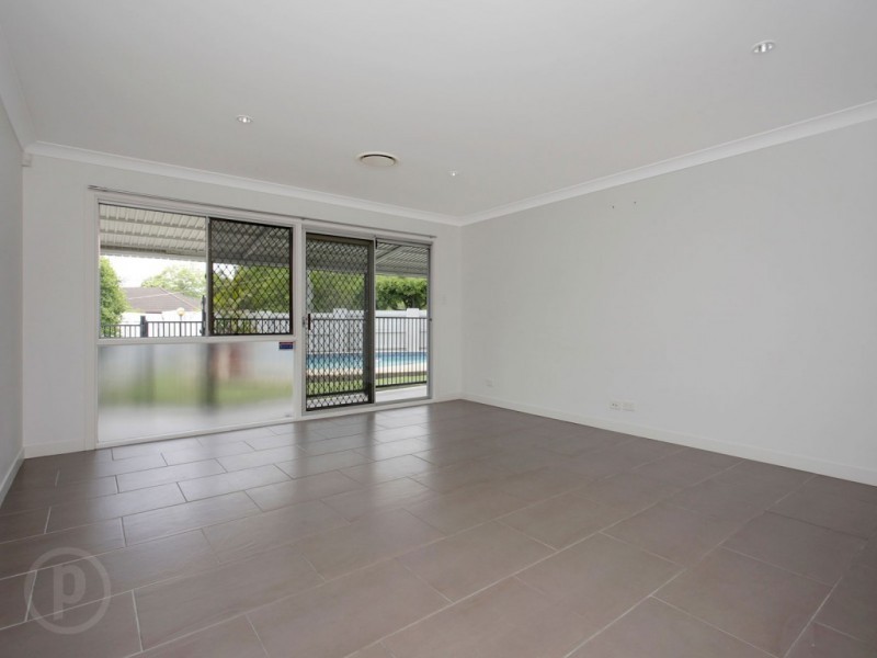 5 Strathburn Street, Oxley QLD 4075