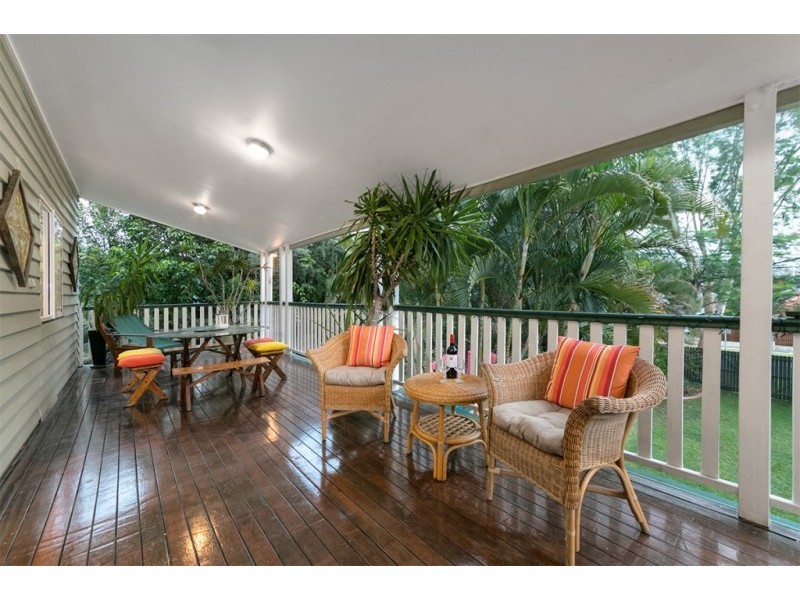 110 King Arthur Terrace, Tennyson QLD 4105