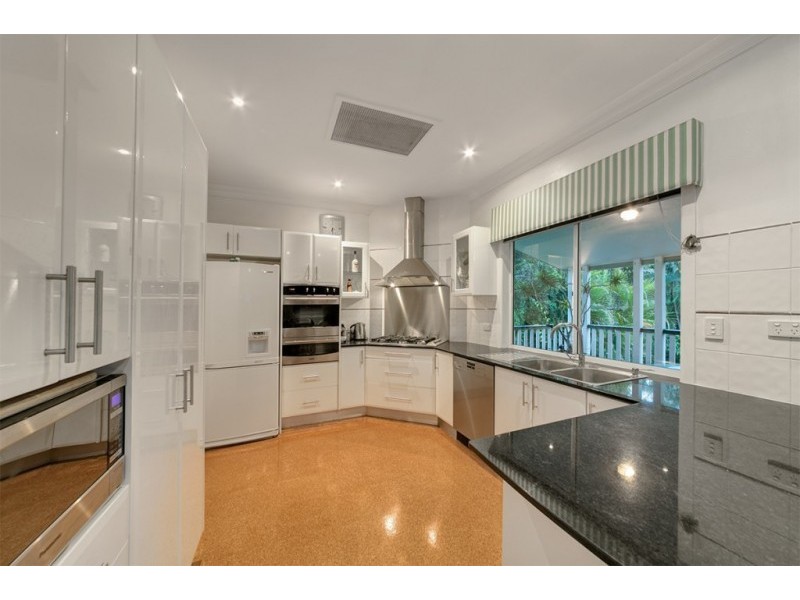 110 King Arthur Terrace, Tennyson QLD 4105