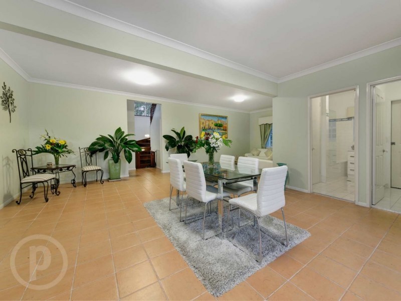110 King Arthur Terrace, Tennyson QLD 4105