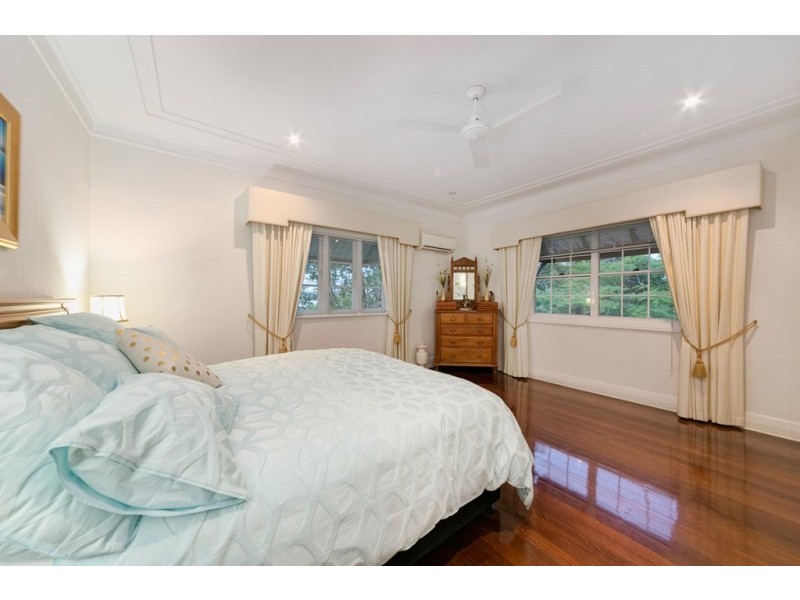 110 King Arthur Terrace, Tennyson QLD 4105