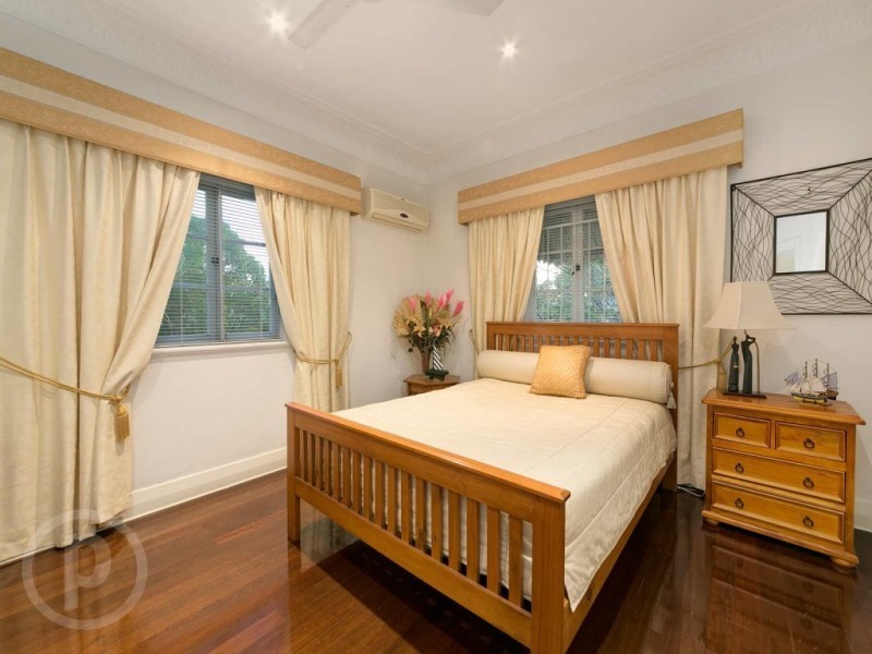 110 King Arthur Terrace, Tennyson QLD 4105