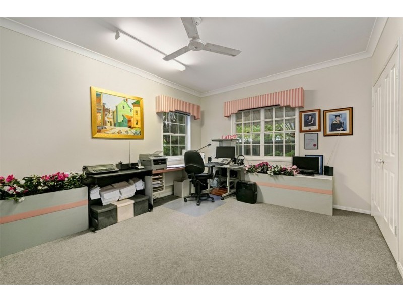 110 King Arthur Terrace, Tennyson QLD 4105