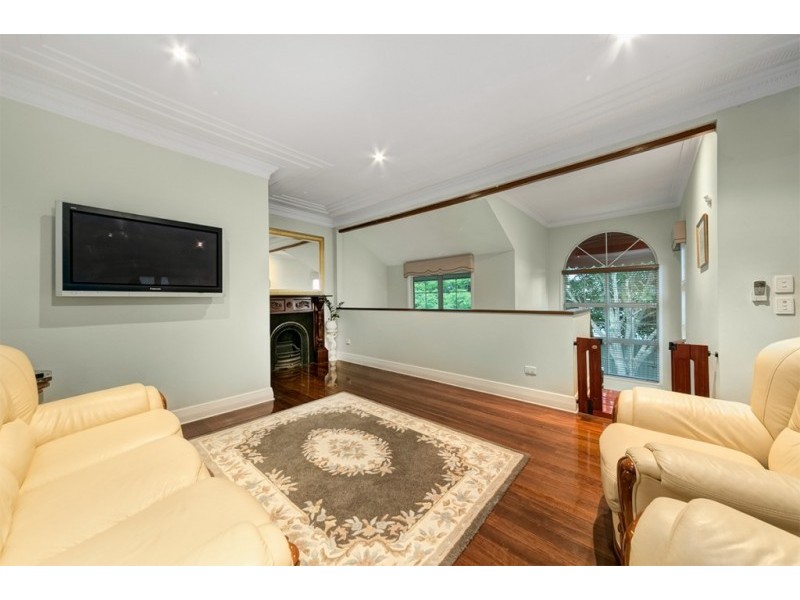 110 King Arthur Terrace, Tennyson QLD 4105