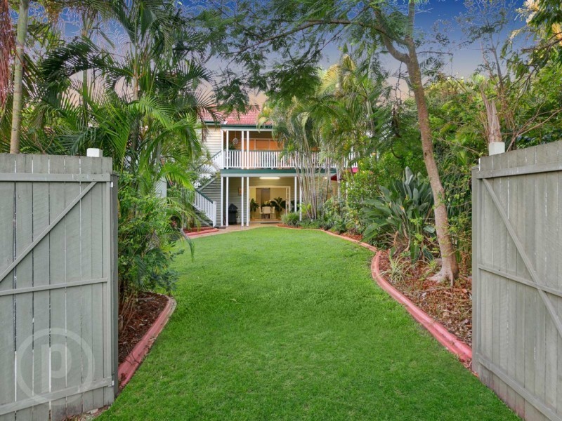 110 King Arthur Terrace, Tennyson QLD 4105