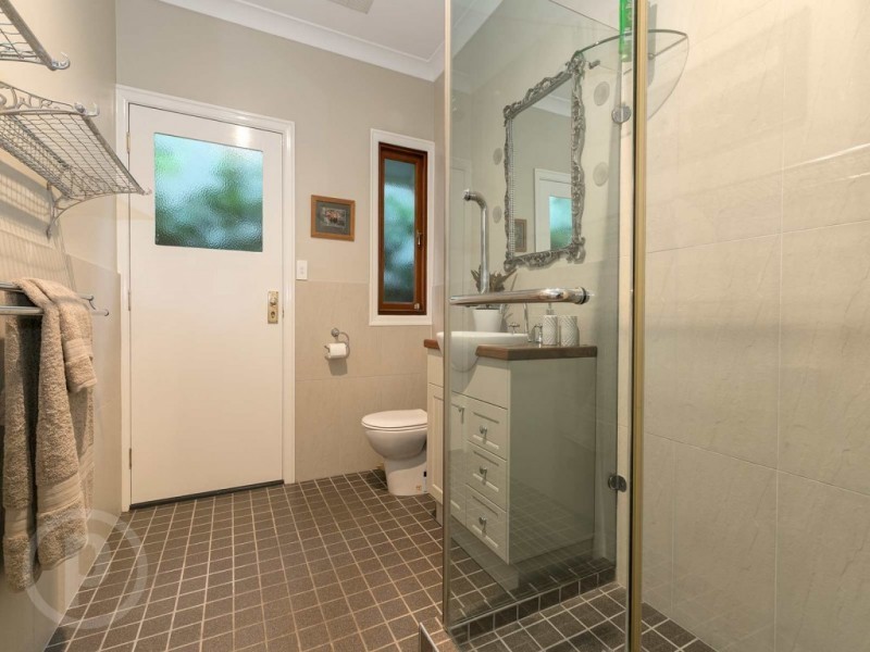 70 Hargreaves Avenue, Chelmer QLD 4068