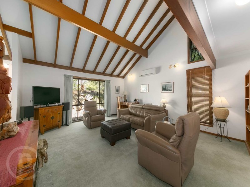 2 Mountain Vista Court, Mount Crosby QLD 4306