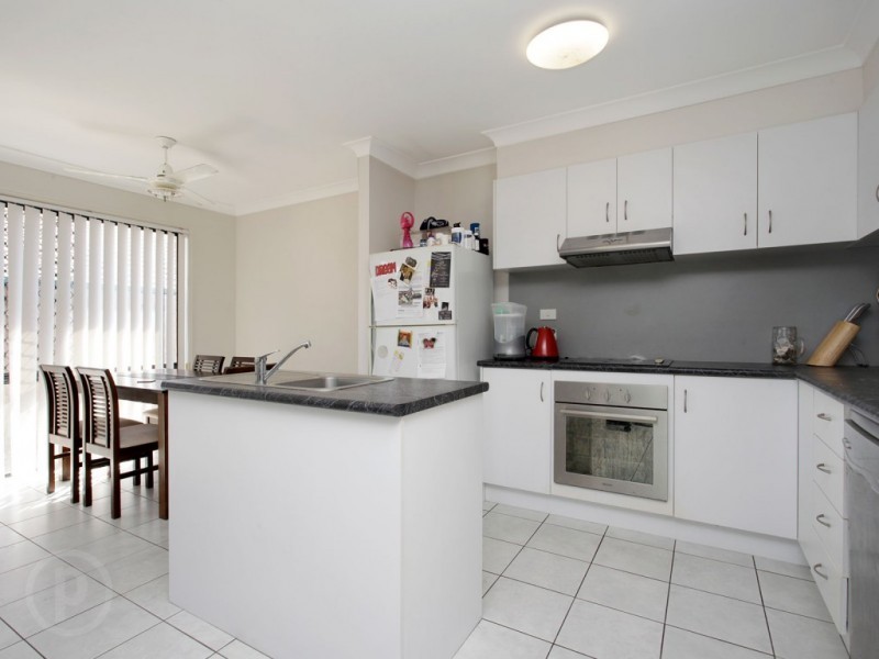 15 Oakmont Street, Oxley QLD 4075