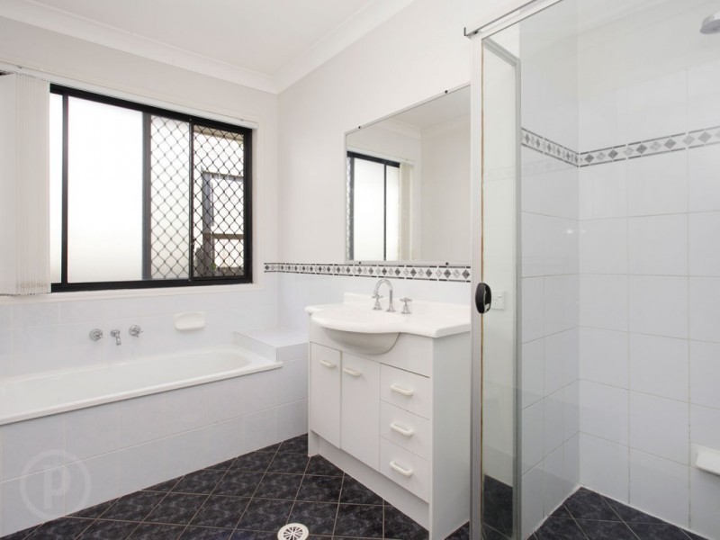 15 Oakmont Street, Oxley QLD 4075