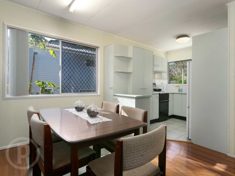 8 Muirlea Street, Oxley QLD 4075