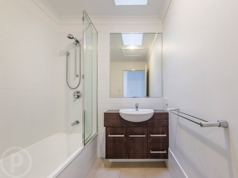 60 Borden Street, Sherwood QLD 4075