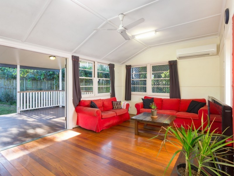 6 Brittain Street, Oxley QLD 4075