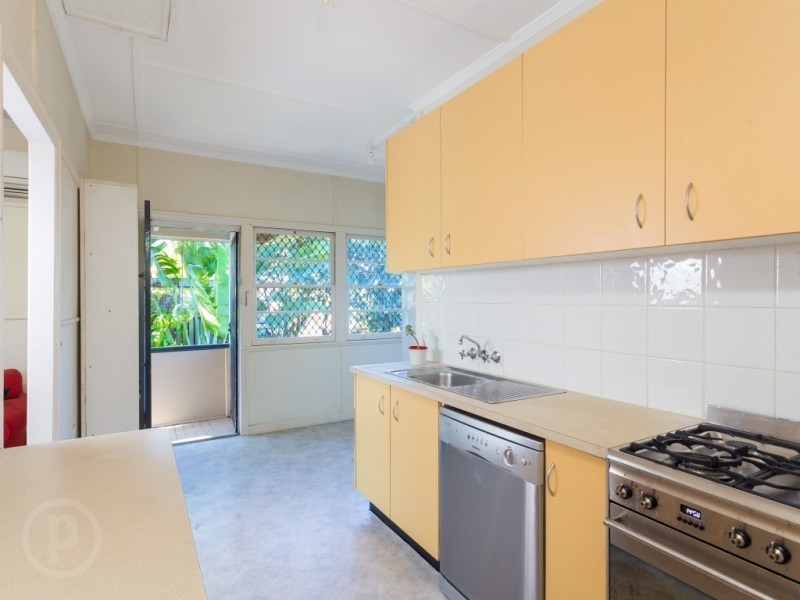 6 Brittain Street, Oxley QLD 4075