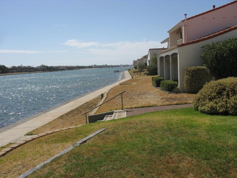 4/240 Sportsmans Drive, West Lakes SA 5021