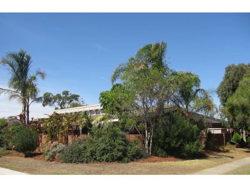 6 Newcombe Ave, West Lakes Shore SA 5020