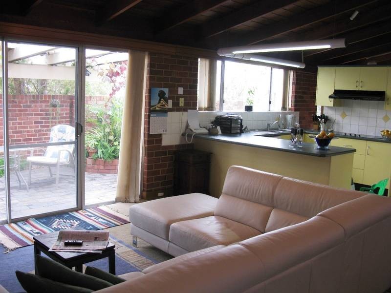 6 Newcombe Ave, West Lakes Shore SA 5020