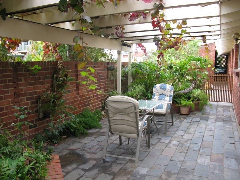 6 Newcombe Ave, West Lakes Shore SA 5020