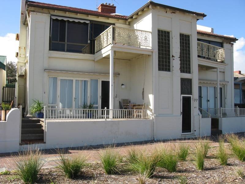 1/217 Esplanade, Henley Beach SA 5022